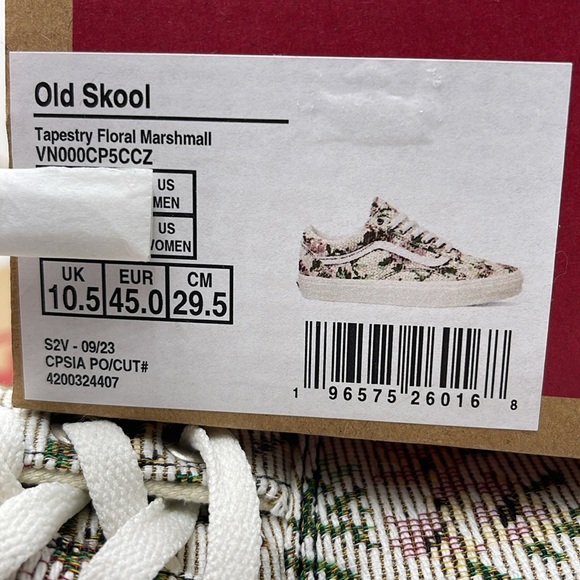 Vans Men’s Old Skool Tapestry Floral Marshmallow 
VN000CP5CCZ
Sneakers - Picture 16 of 16